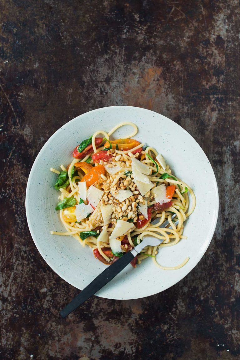 Hurtig Pasta Med Tomat Og Basilikum Nem Vegetarisk Opskrift